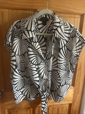 Rachel Zoe Black & White Tie-Hem Collared Button Blouse